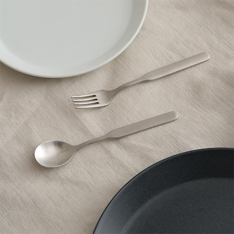 

4-person set of right teaspoons and tea forks