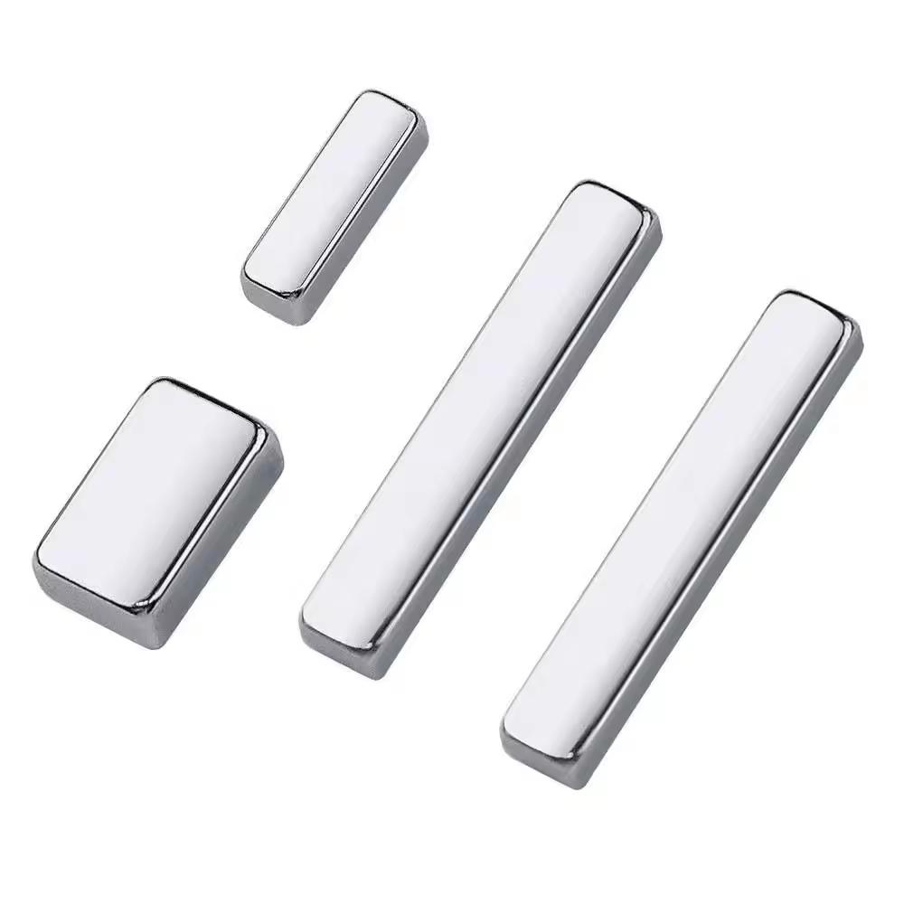 

LINMANDA 4PCS Nail Magnet Cat Eye Tool Mini Magnetic Stick Suitable for Nail Polish Cat Eye Gel Nail Polish DIY Home Nail Salon
