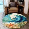 Zeestrand Serenity Cirkelkleed Dynamische Blauwe Golven die Neerslaan op Warm Zandstrand Zeesterren Schelpen Kustvloerkunst Woonkamer