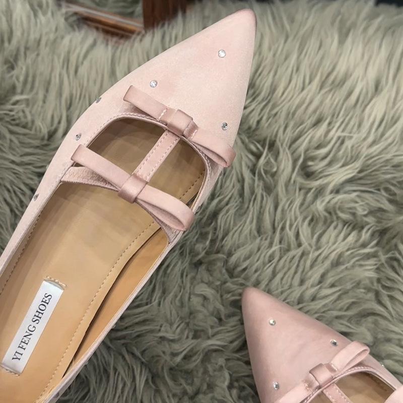 

Sheepskin version inner height-increasing shoes women s 2025 spring new black bow temperament socialite pointed head flat sole shoes rhinestone 39