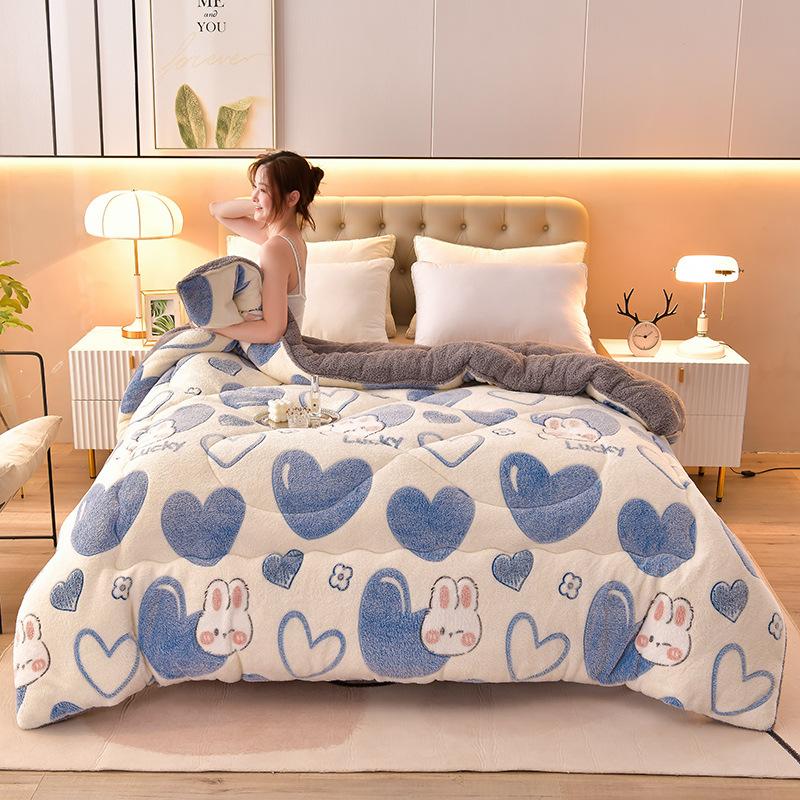 Home Textiles Quilt Comforter Soft Warm Floral Velvet Bedding Winters Use Machine Washable Suitable for Bedroom and Guest Room