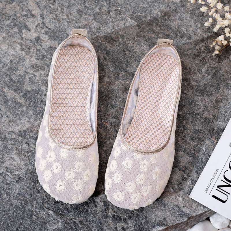 Summer sandals women's single shoes soft sole breathable lace shallow mouth versatile women's shoes comfortable flat bottom casual mother shoes mesh