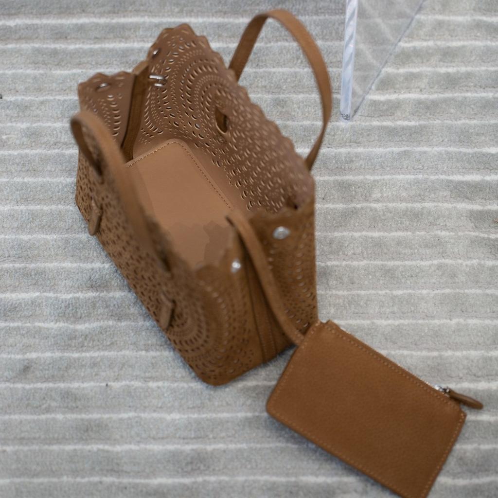 Mina20 erste Schicht Samt Litschi-Muster Kalbsleder Hohlraum Weißer Stahl-Beschlag mit einzelnem Schulter-Crossbody-Schultergurt Französisch Hohlraum