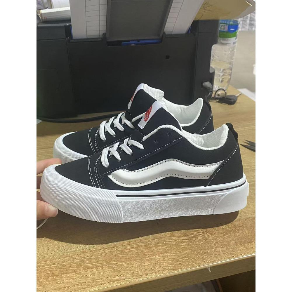 Svartvita Klassiska Knubbiga Brödskor Låga Herr- och Damskor Student skor Amerikanskt Par Mode Casual Skor