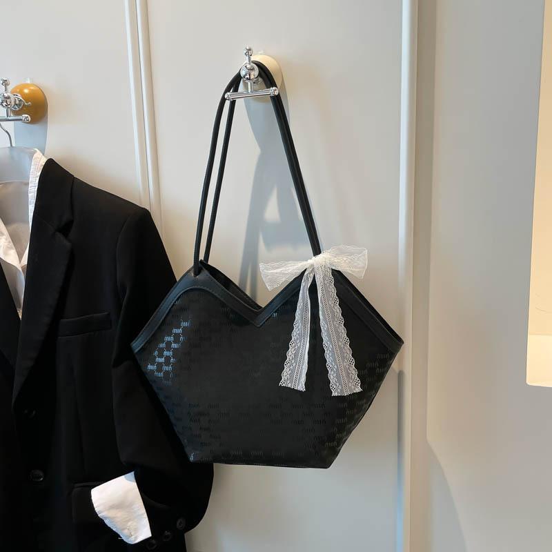 

Design Sense Niche Letter Printed Tote Bag Female Large Capacity Commuter Student Class Shopping Versatile Shoulder Bag чёрный