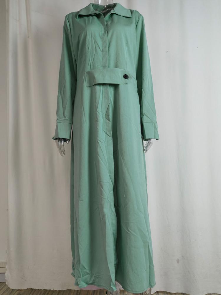 Ein einfarbiges Schnürkleid mit Raffung in der Taille, ein langärmliges asymmetrisches Hemd, ein Kleid Frau