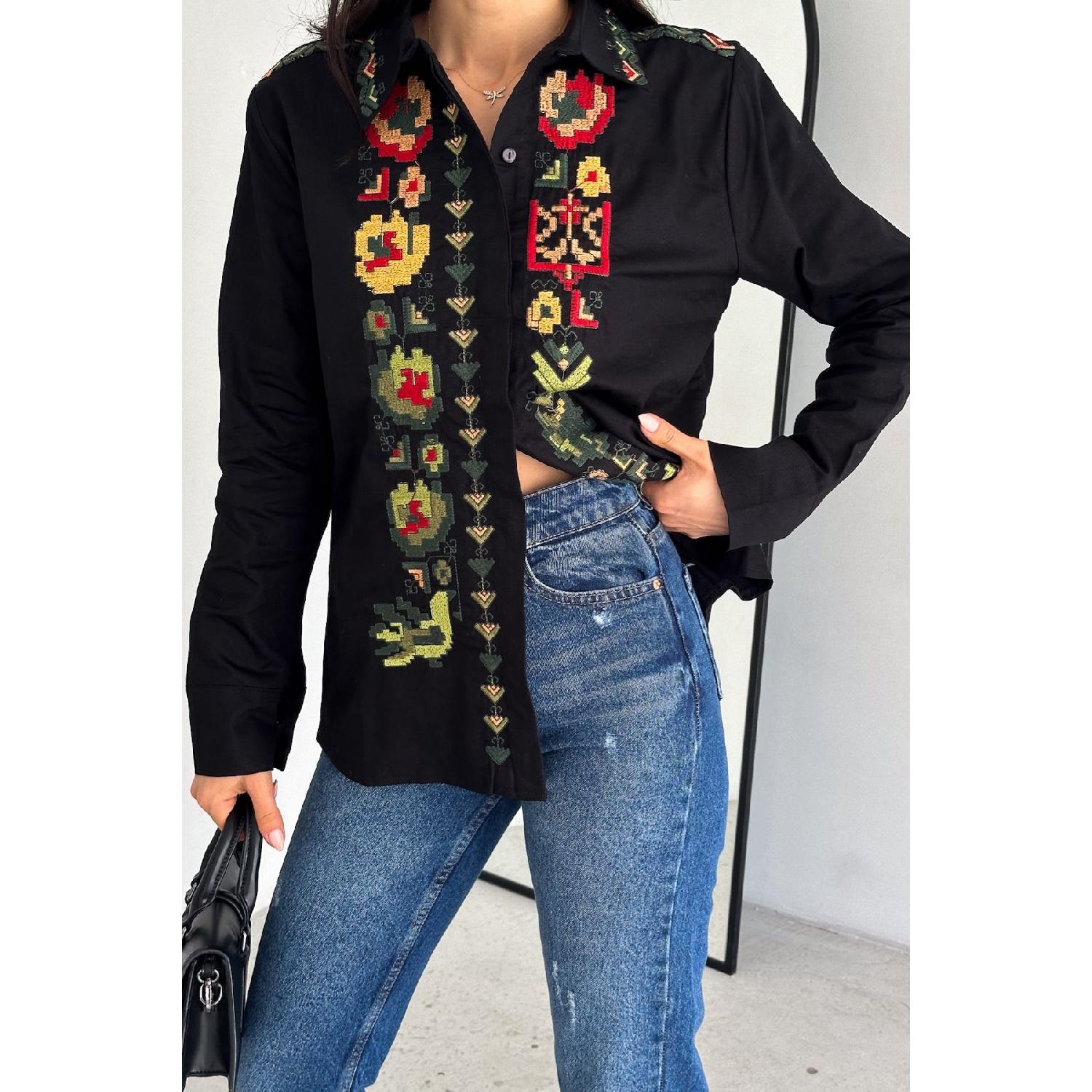 

Жіноча чорна вінтажна сорочка з повною вишивкою S чорний