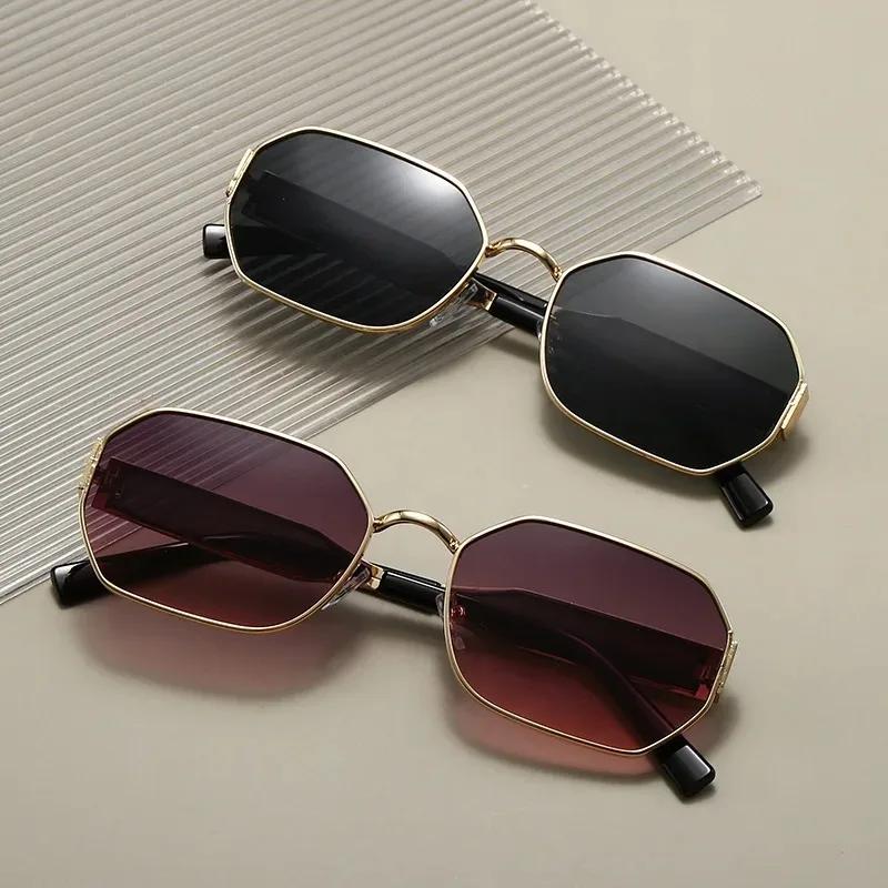 New Fashion Vintage Sunglasses Women Men Designer Retro Metal Rectangle Sun Glasses Female Male Popular Black Eyewear