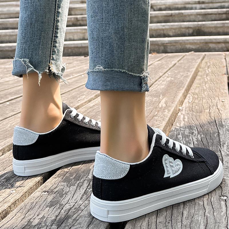 2025 Women's Plus Size White Canvas Sneakers: Summer Flat, Soft-soled, Breathable, Casual & Versatile