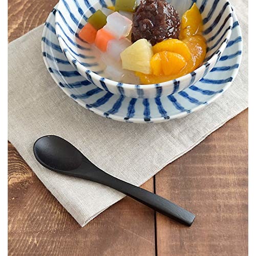 Stylish and smooth to the touch, this oval (black) bamboo spoon is a must-have.