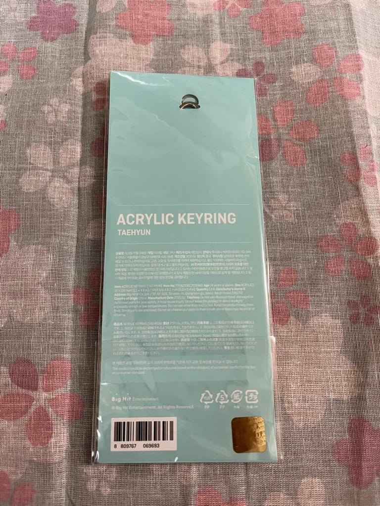 [USED] TXT Taehyung Acrylic Keychain