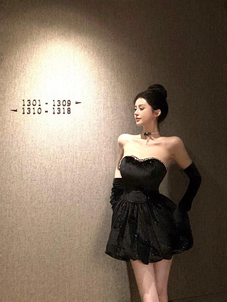 Elegant Off-Shoulder Princess Black Velvet Cinched Waist Dress with Puff Skirt