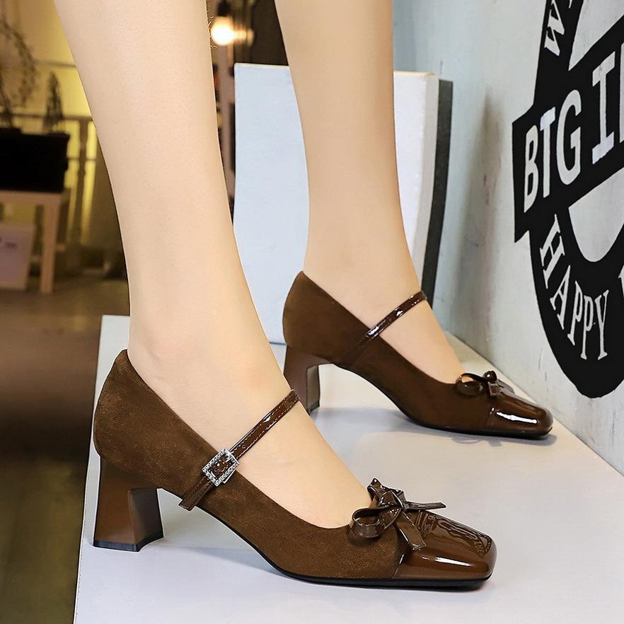 

Туфли Мэри Джейн с леопардовым принтом, в цветовой гамме, с бантом из стразов, с одинарной пряжкой, квадратным носком, из замши, с открытым вырезом, на толстом каблуке 40 темно-коричневого