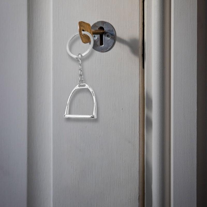 Equestrian Charm Keychain Stirrup Key Pendant with Snaffle Bit Designs Alloy Texture Key Rings Suitable for Horse Lovers