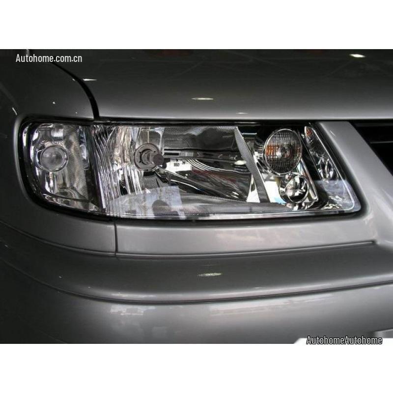 Compatible Front Headlight Assembly for Volkswagen Jetta King Spring (04-12)