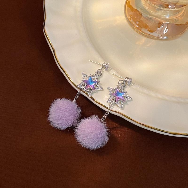

Серьги-шарики из меха в виде фиолетовых звезд, элегантный дизайн, нишевый, простой, уникальный, модный и универсальный дизайн. фиолетовый