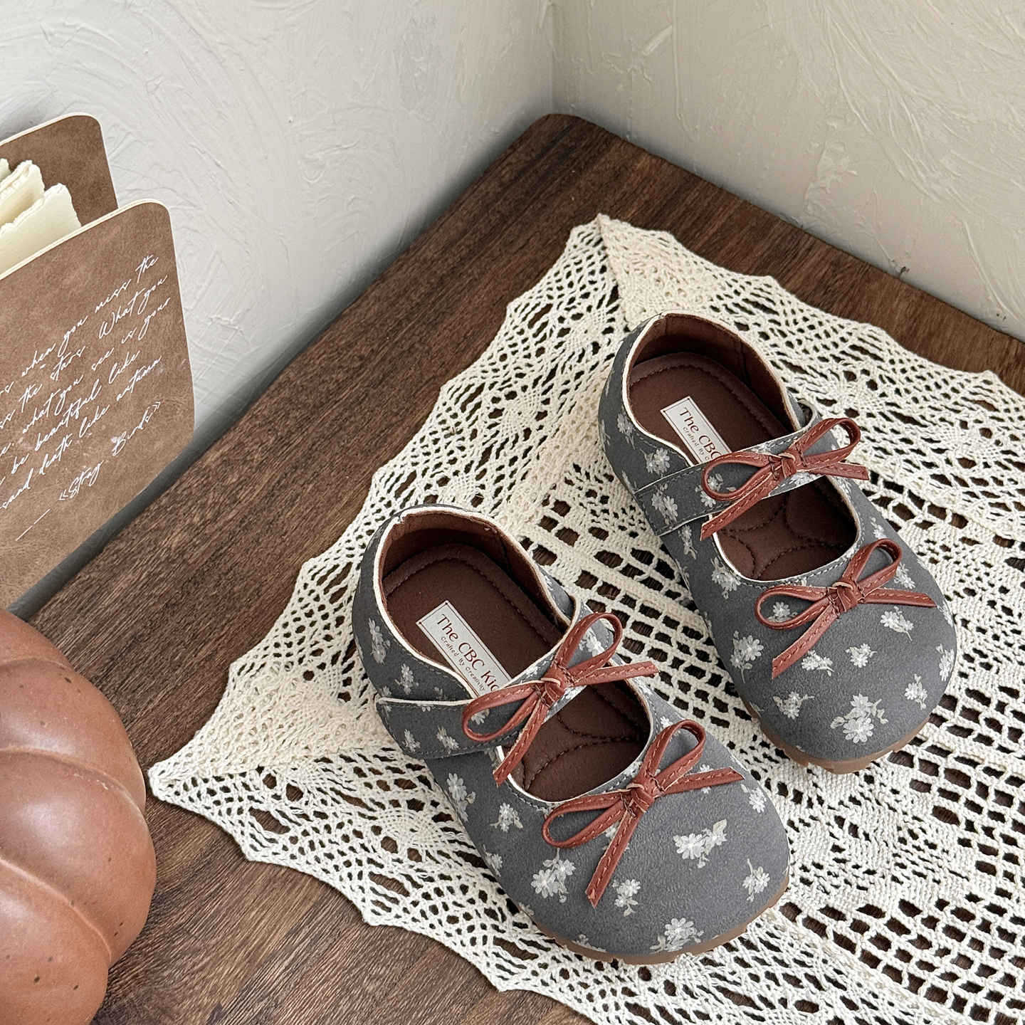 

XSHX retro floral bow girl princess shoes Wenzhou classmate autumn Mary Jane rubber wide show toe head Korean 25