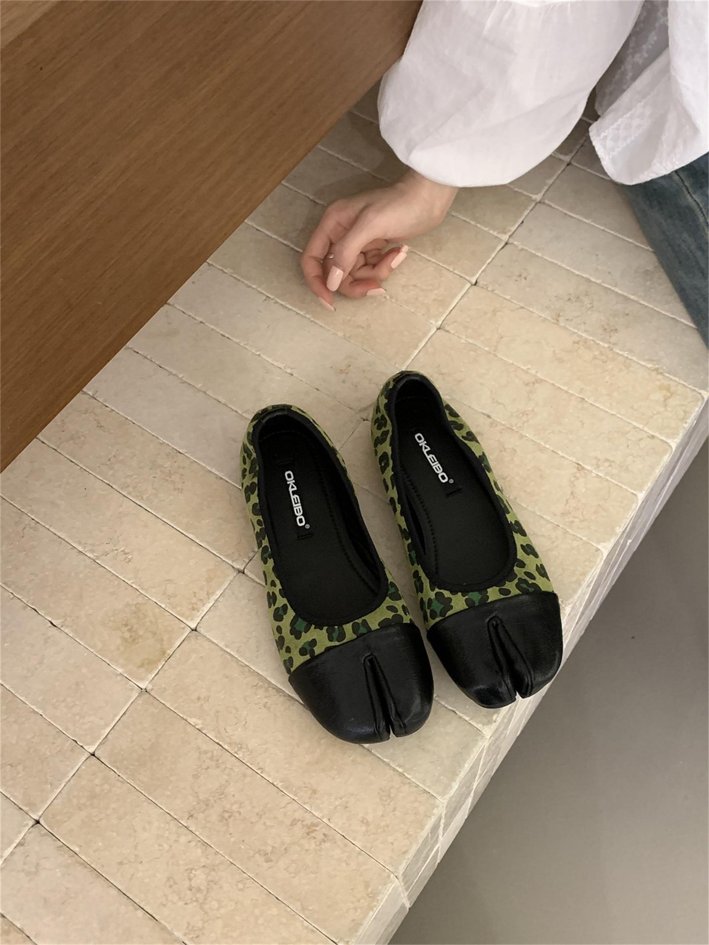

Leopard Print Split-Toed Mary Jane Shoes Women S Flat-Soled Shallow-Mouth Single Shoes Soft-Soled Gentle Split-Toed Shoes 39 зелений