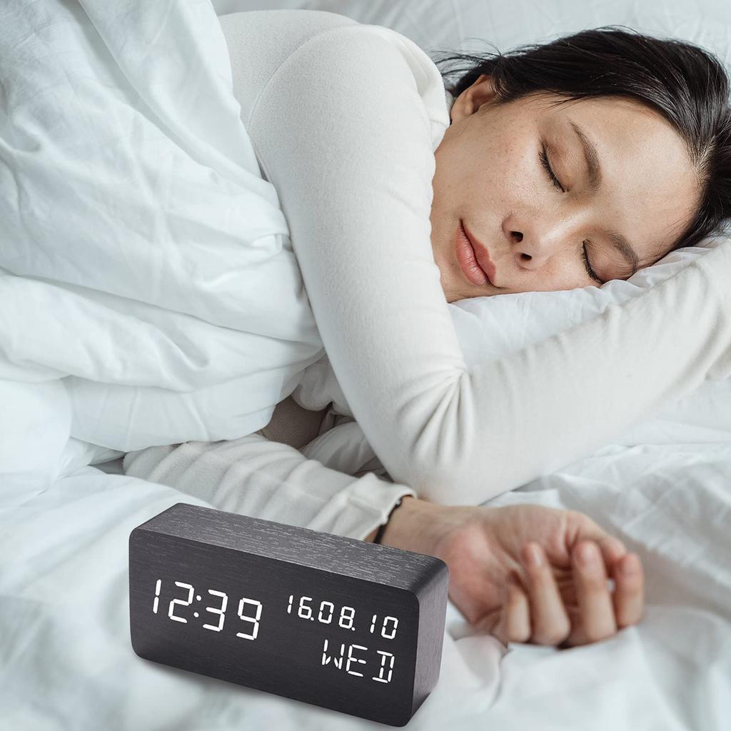 Alarm Clock, Digital Alarm Clock for Bedroom, Wooden Desk Alarm Clock, with Voice Control, Date and Temperature Adjustable, 3 Brightness Display LED