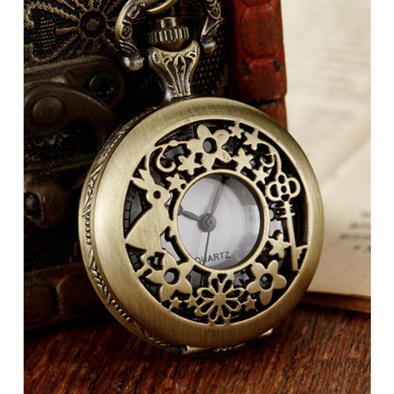 Exquisite Bronze Pocket Watch with Small Heart-shaped Spider Web Shell Watch Necklace, Small Pocket Watch, Gift Pocket Watch Pendant Pocket Watch