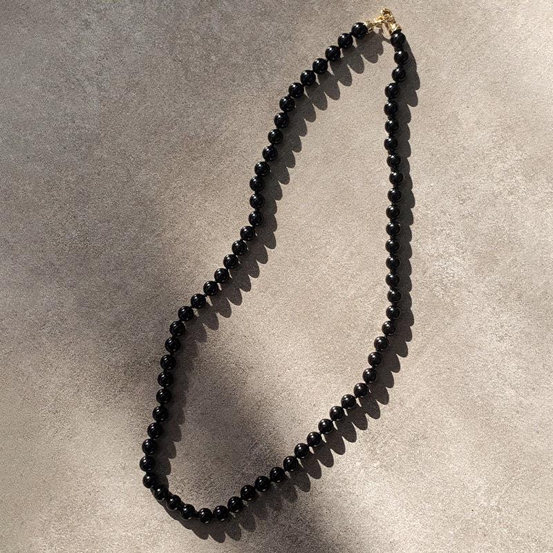 Doporučený náhrdelník z kamene černý achát: Dámský měděný choker pozlacený 18K zlatem, lehký luxusní retro choker s černými korálky, ideální ke svetrům.