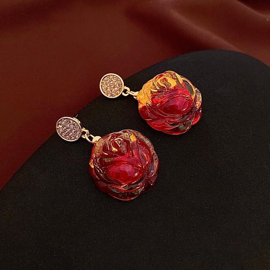 Medieval Silver Needle with Diamonds, Dripping Oil, Flower Pearl Earrings, Temperament, Court Style Stud Earrings, Light Luxury and High-end Earrings.