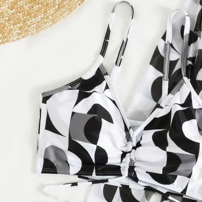 Evropská a americká třídílná plavková sada: Tištěné bikiny se stahovací šňůrkou, kalhotky s plochými nohavičkami a síťovaný přehoz