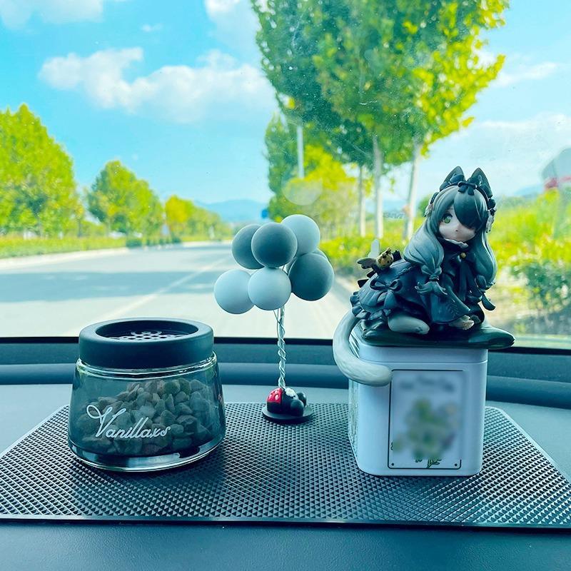 Anime Kočka a Dívka Kreslené Ozdoby na Palubní Desku – Roztomilé Dekorace Interiéru Auta