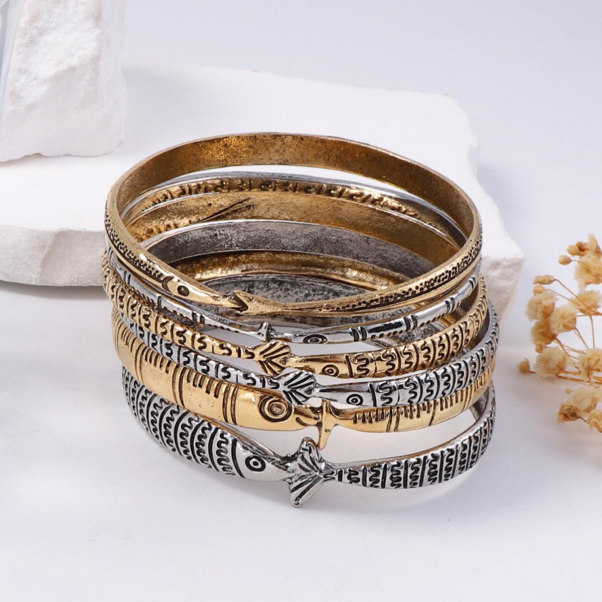 

Personality trend retro light luxury high-end design sense multi-layer stacking wearing alloy marine animal fish woman bracelet