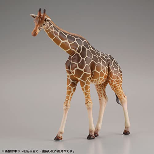 Kaiyodo ARTPLA Tourist and Giraffe Set, Unpainted and Unassembled Plastic Model Kit AP005