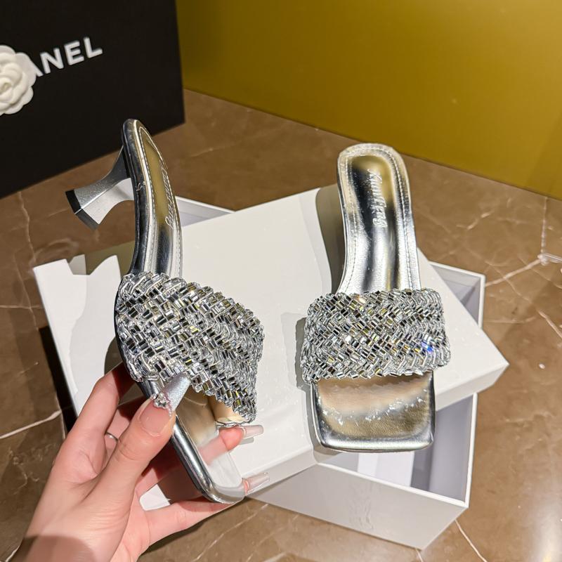 Fashion Slippers for Women New Summer Rhinestone Thick Heel Sandal for Women Fashion Flat Bottom for Women Outside Sandals Zapatos Mujer 40 2980₽