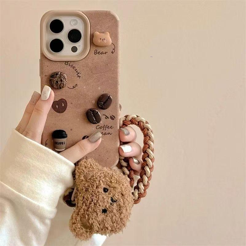 Three-dimensional coffee bear is suitable for iPhone16promax Apple 15 Pro mobile phone case 14 new 13 leather pattern 12/11