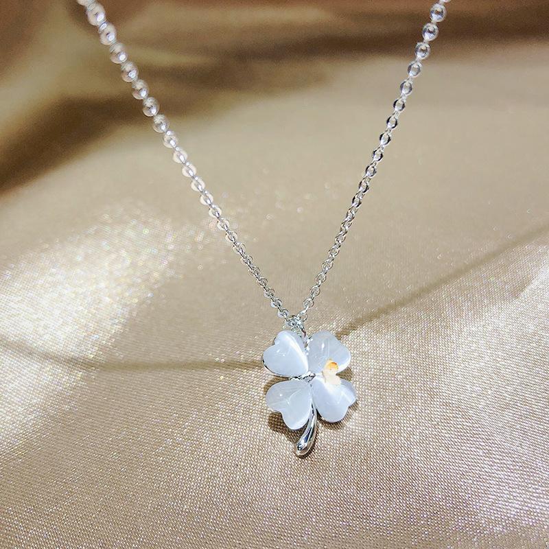 Necklaces for Women Korean Fashion Sexy Female Clavicle Chain Jewelry Simple Four-leaf Clover Cat's Eye Stone Collarbone Chain