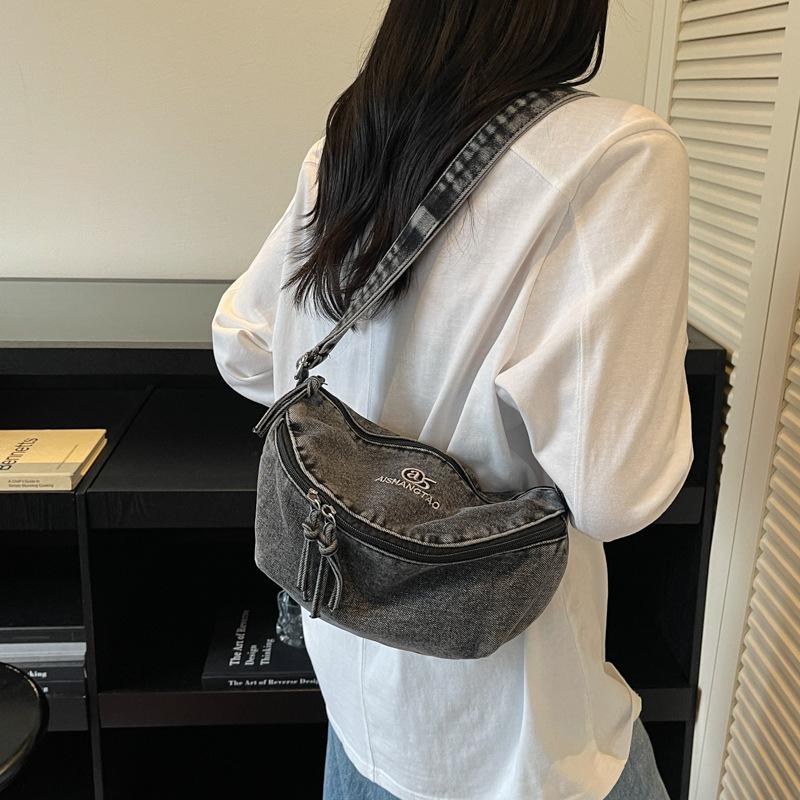 Denim messenger bag women's large-capacity literary and artistic fan shoulder bag 2025 autumn new fashion personalized trend small bag