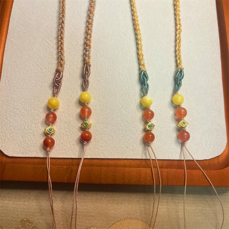 Handcrafted Retro Cotton Nanhong Amber Pendant Necklace