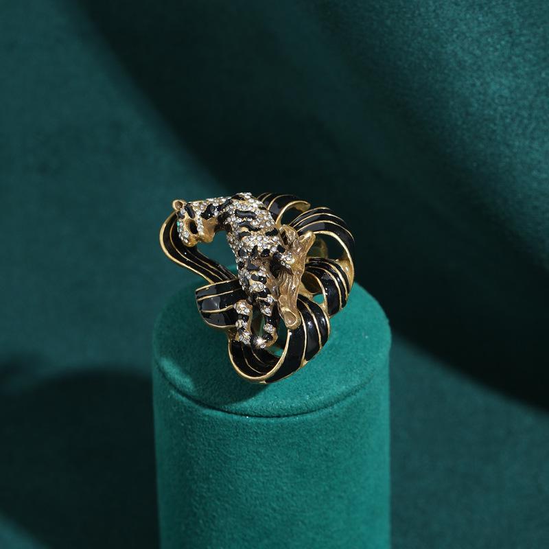 Yong Nuo Gold & Black Enamel Leopard Necklace with Rhinestone Outline and Beaded Tassel - Retro High-End Accessory