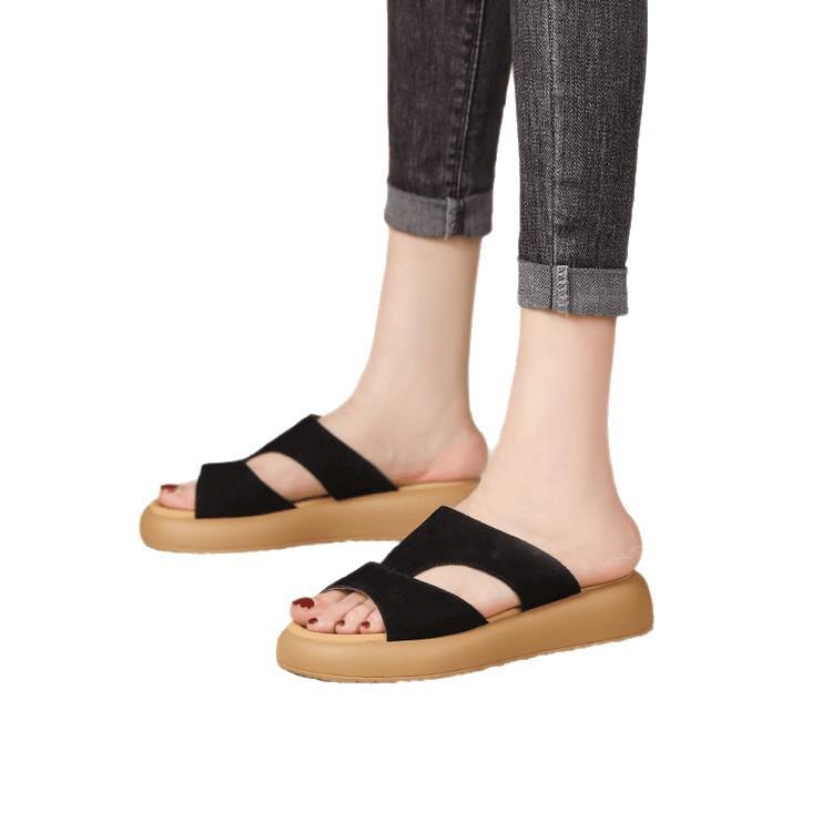 Tragen Sie draußen Ein-Wort-Hausschuhe, den neuen Muffin mit dicker Sohle und weicher Sohle Rock im Sommer 2025, und tragen Sie dünne, strandtaugliche, kühle Hausschuhe.