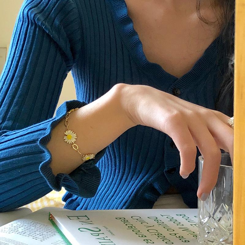 Delicate Daisy Forest Bracelet: Elegant Minimalist Design for Women, Students, and Girlfriends