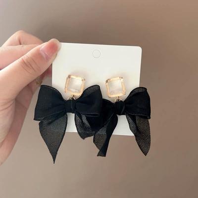 2024 Stylowe Czarne Kolczyki z Kokardkami: Wysokiej klasy, prosty design z igłą ze srebra próby 925