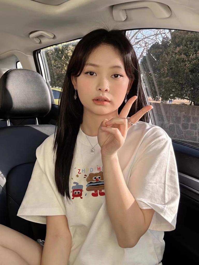 Plus Size Women's Unique Straight Shoulder Short-Sleeve Pure Cotton White T-Shirt - Summer 2025 Collection