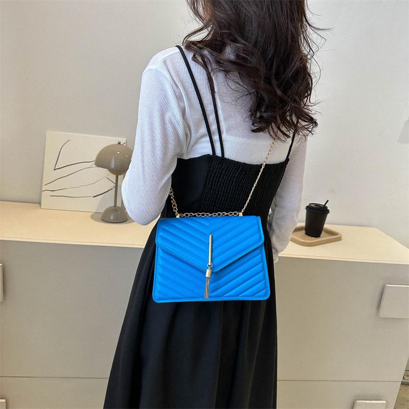 Fashionable Chain Strap Small Square Bag For Women Stylish Simple Design Casual Everyday Use