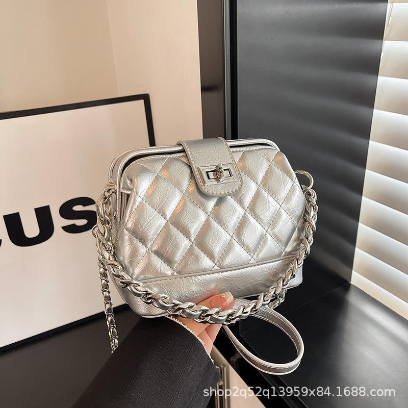 New niche bucket bag bag women's makeup fashion diamond chain portable shoulder messenger bag