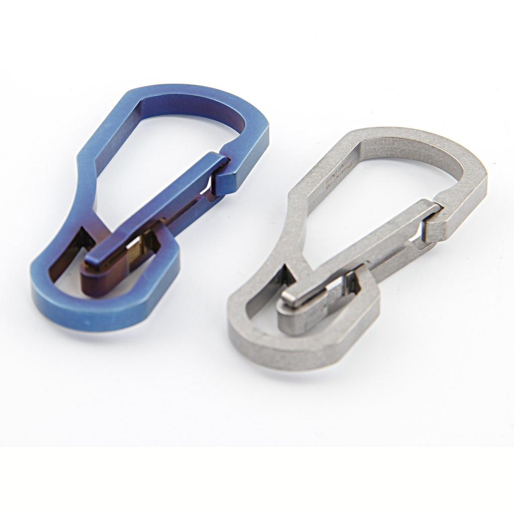Titanový multifunkční klíčenkový háček EDC nástroj ložisko 50kg klíčenka pro turistiku kempování outdoor (Modrý)