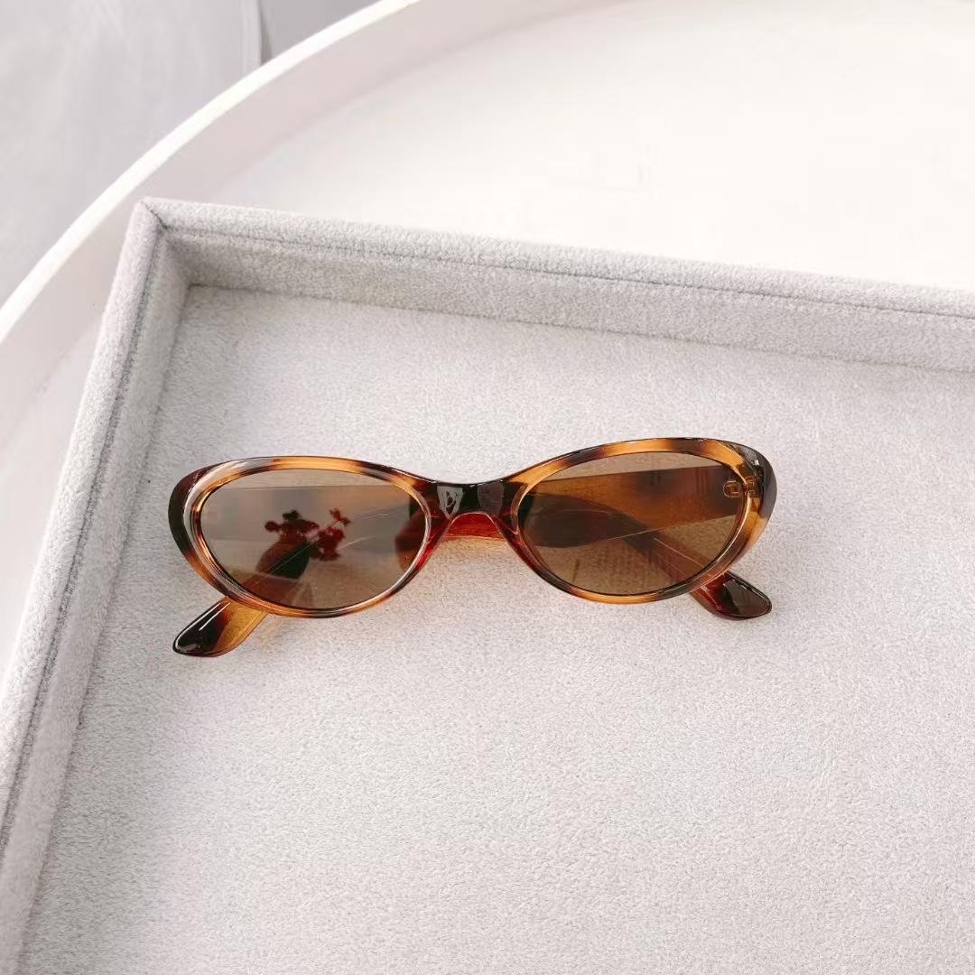 

Fashion Trendy Women Sunglasses Cat Eye Shape UV400 Protection Popular Sun Glasses Summer Travelling Female Sun Glass