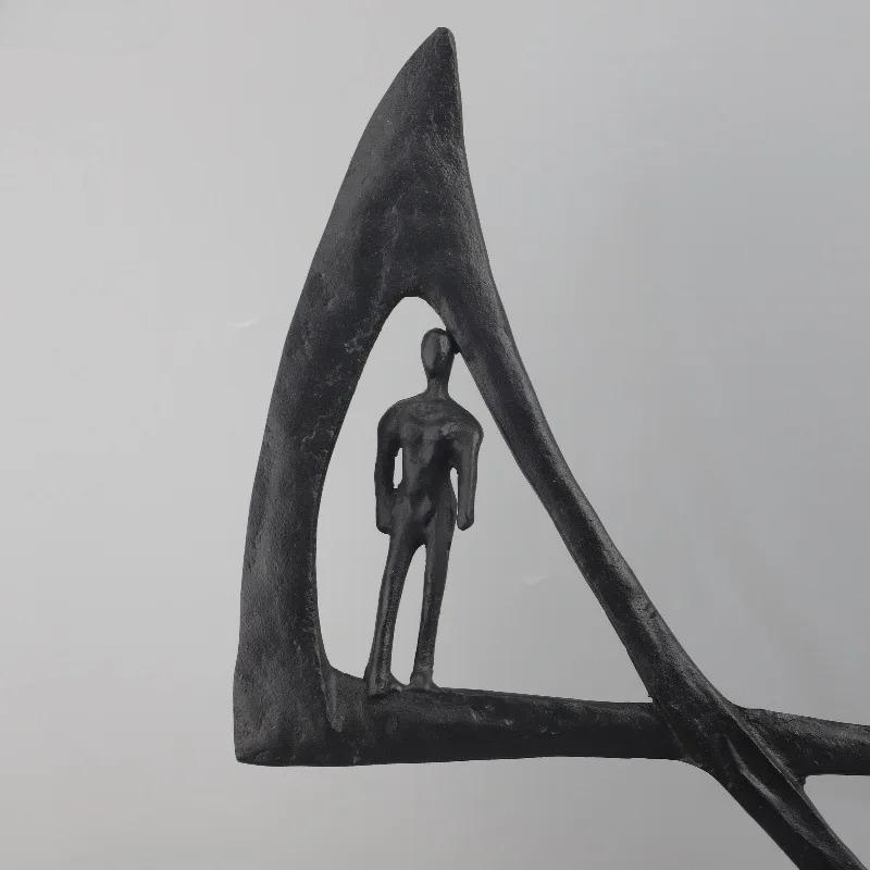 Geometrische Gusseisenfigur Skulptur Ornament Wohnzimmer Schwarze Skulpturen Handwerkskunst Charakterstatuen Heimdekorationen Figuren