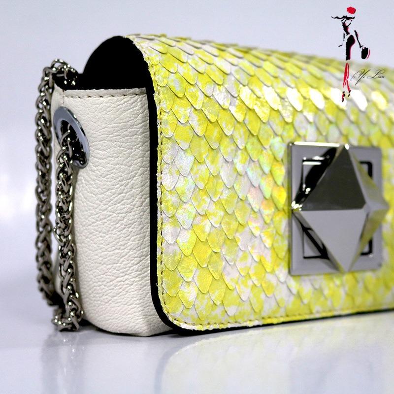 

Персонализированная мини-сумка-мессенджер ODM ручной росписи трендовая персонализированная маленькая квадратная сумка змеиный узор маленькая сумка-сачел нишевая кожаная сумка OEM 26X20X6