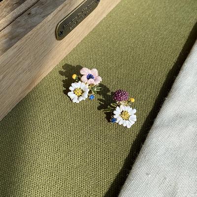 Diamond Dripping Oil Flower Asymmetrical Daisy Earrings Sweet Niche Temperament Earrings Versatile High-end Earrings