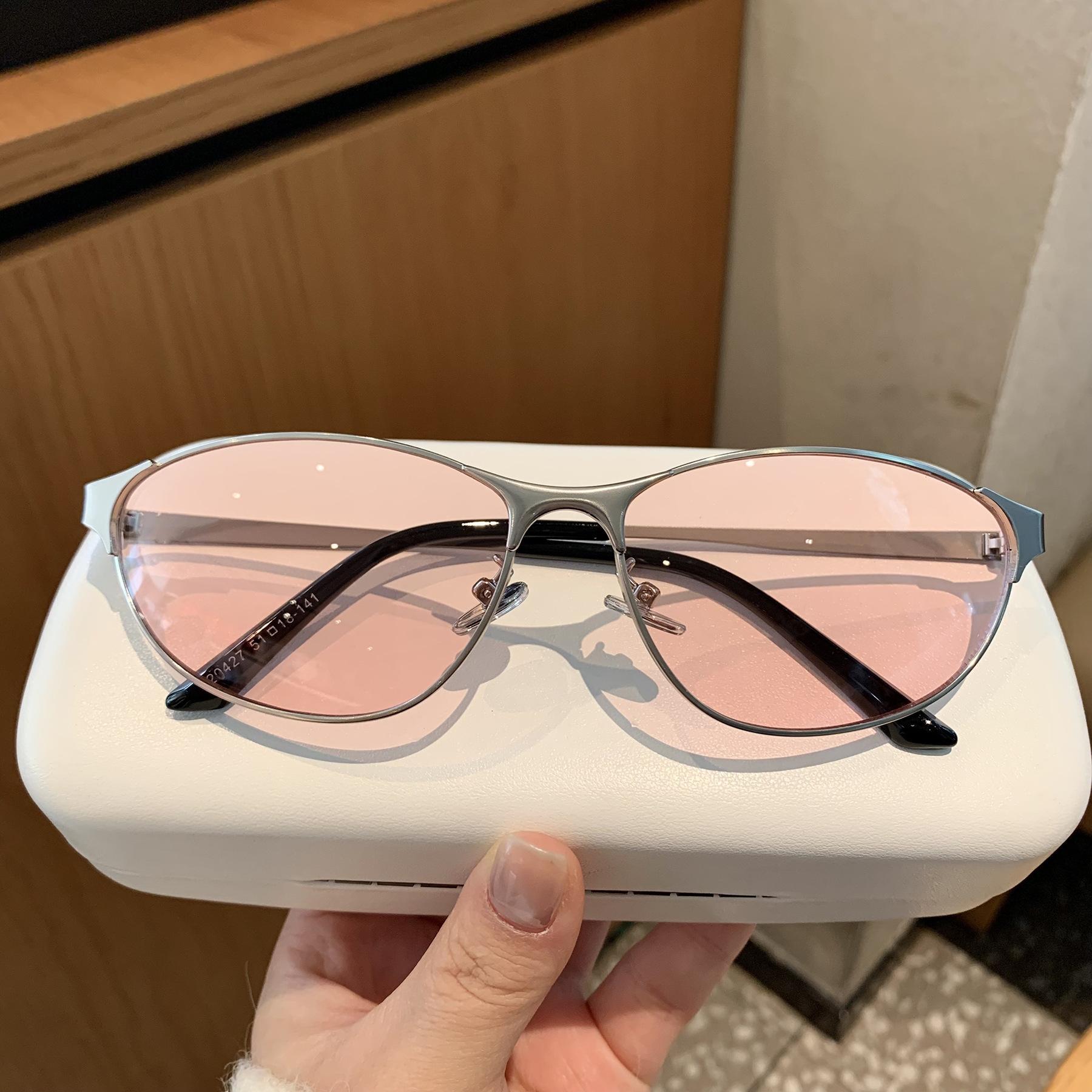 Futuristic Metal Silver Edge Cat-Eye Sunglasses Outdoor Sports Glasses Latest Women s Cat-Eye Eyeglass UV400 Protection Gafas De Sol 1PC