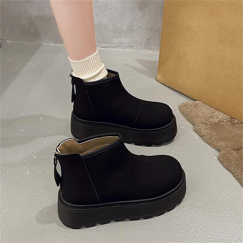 Beliebte kleine Kurzstiefel mit dicker Sohle für Damen, winterliche erhöhende Stiefel, neue vielseitige thermische Baumwollschuhe, verdickte Schneestiefel