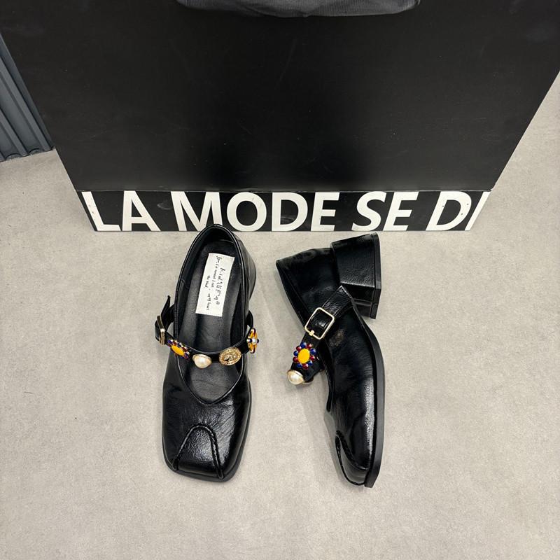 

Single shoes women s 2025 spring new French with skirt soft leather not tired feet temperament square head thick heel Mary Jane women s shoes 40 чорний